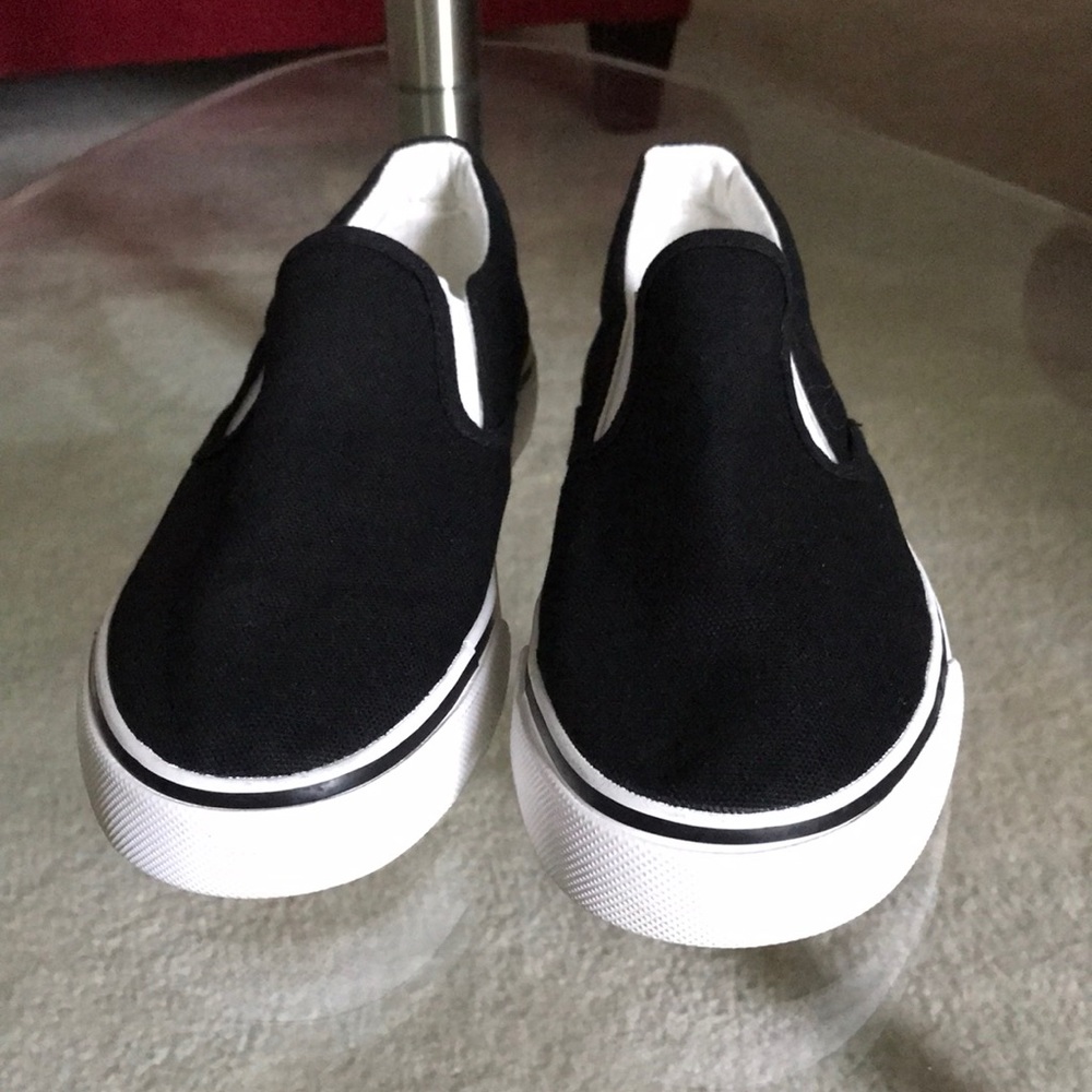 Women’s slip on size 8
